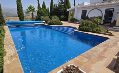 Reventa - Villa -
Vinuela - Inland