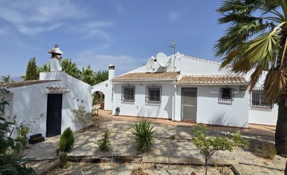 Reventa - Villa -
Vinuela - Inland