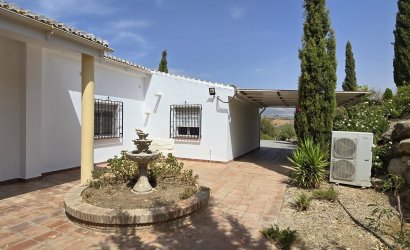 Reventa - Villa -
Vinuela - Inland