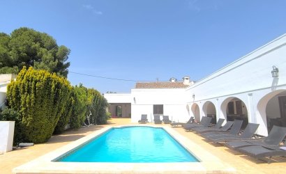 Revente - Villa -
Villena - Inland