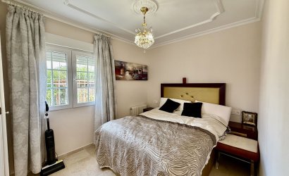 Revente - Villa -
Orihuela Costa - Costa Blanca