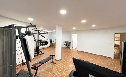 Herverkoop - Villa -
Alicante - Campoamor