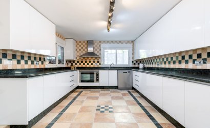 Resale - Villa -
Dehesa de Campoamor - Costa Blanca