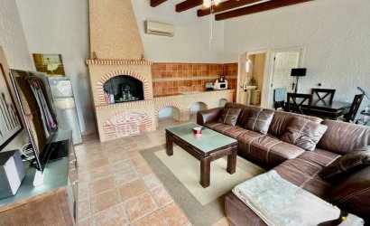 Herverkoop - Villa -
Almoradí - Heredades