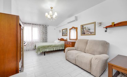 Herverkoop - Town House -
Torrevieja - Calas Blanca