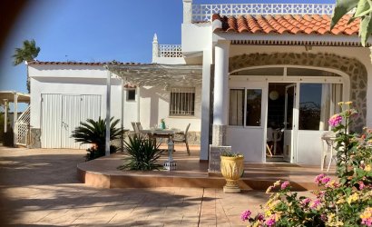 Resale - Villa -
San Fulgencio - Urbanización La Marina