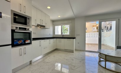 Herverkoop - Herenhuis -
Torrevieja - Los Balcones