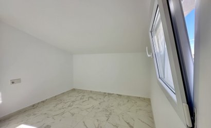 Herverkoop - Herenhuis -
Torrevieja - Los Balcones