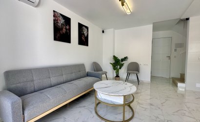 Herverkoop - Herenhuis -
Torrevieja - Los Balcones