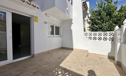 Herverkoop - Herenhuis -
Torrevieja - Los Balcones
