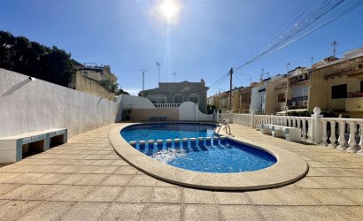 Herverkoop - Herenhuis -
Torrevieja - Los Balcones