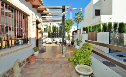 Resale - Villa -
Villamartín - PAU 8