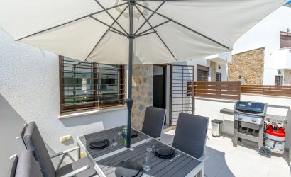 Herverkoop - Herenhuis -
Torrevieja