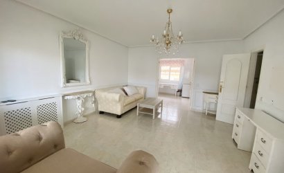 Herverkoop - Herenhuis -
Benijofar - Monte Azul