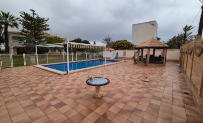 Herverkoop - Villa -
Orihuela - Costa Blanca