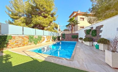 Herverkoop - Villa -
Orihuela Costa - Villamartín