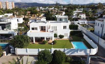 Resale - Villa -
Marbella - Las Chapas