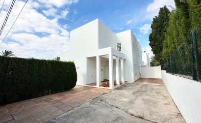 Resale - Villa -
Marbella - Las Chapas