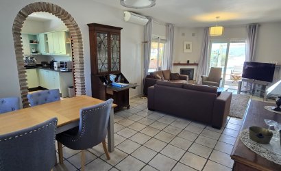 Herverkoop - Villa -
Vinuela - Inland