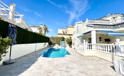 Herverkoop - Villa -
Pinar de Campoverde - Inland