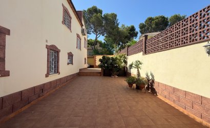 Resale - Villa -
Torrevieja - Costa Blanca