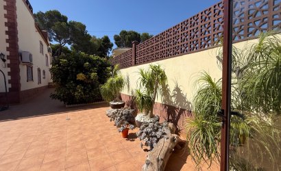 Resale - Villa -
Torrevieja - Costa Blanca