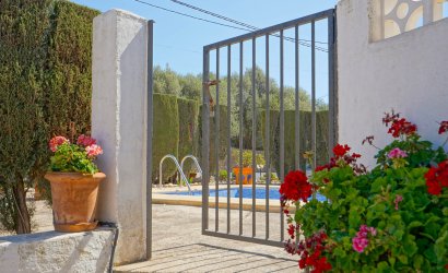 Resale - Villa -
Jávea - Tarraula