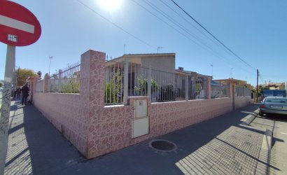 Resale - Villa -
Torrevieja - Center