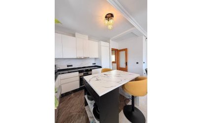 Herverkoop - Penthouse -
Torrevieja - Playa del Cura