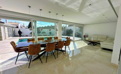 Resale - Villa -
Orihuela Costa - La Zenia