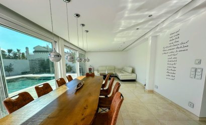 Resale - Villa -
Orihuela Costa - La Zenia