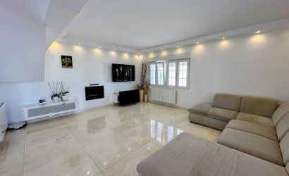 Resale - Villa -
Orihuela Costa - La Zenia