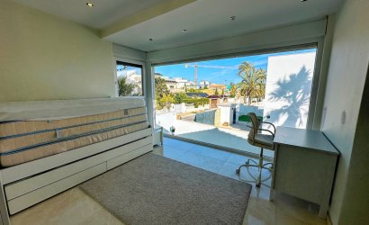 Resale - Villa -
Orihuela Costa - La Zenia