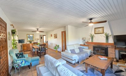 Reventa - Villa * -
Orihuela Costa * - Cabo Roig *