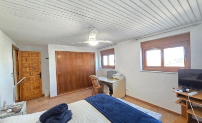 Reventa - Villa * -
Orihuela Costa * - Cabo Roig *