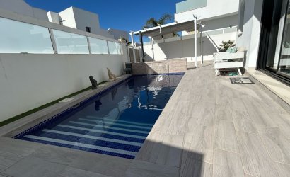 Resale - Villa -
Los Montesinos - La Herrada