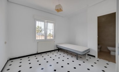 Resale - Villa -
Torrevieja - La Siesta - El Salado - Torreta