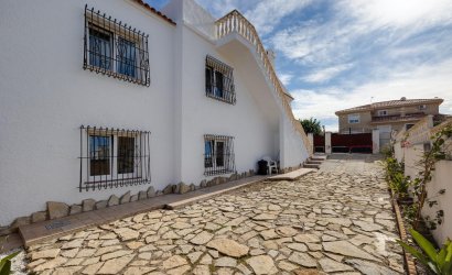 Resale - Villa -
Torrevieja - La Siesta - El Salado - Torreta
