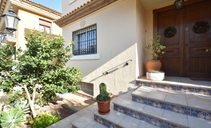 Resale - Villa -
Almoradí