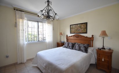 Resale - Villa -
Almoradí