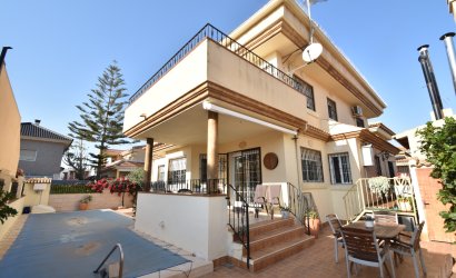 Resale - Villa -
Almoradí