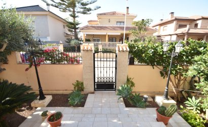 Resale - Villa -
Almoradí