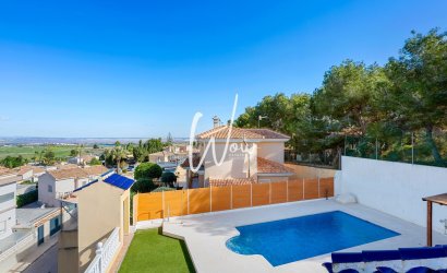 Herverkoop - Villa -
San Miguel de Salinas - Inland