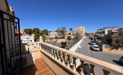 Herverkoop - Town House -
Campoamor - Costa Blanca