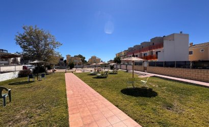 Herverkoop - Town House -
Campoamor - Costa Blanca