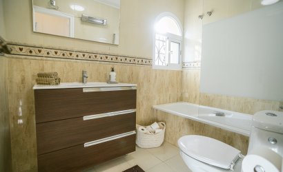 Herverkoop - Villa -
Orihuela Costa - Villamartín