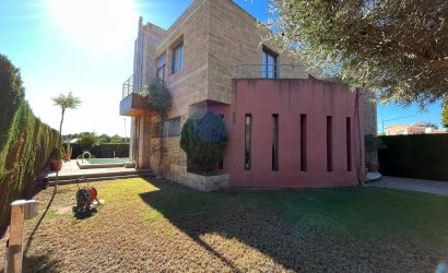 Resale - Villa -
Orihuela Costa - Dehesa de campoamor