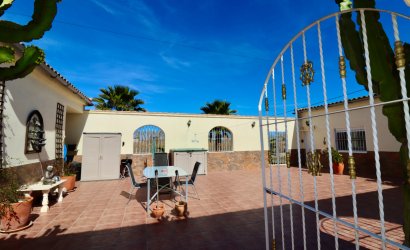 Resale - Country House -
Catral