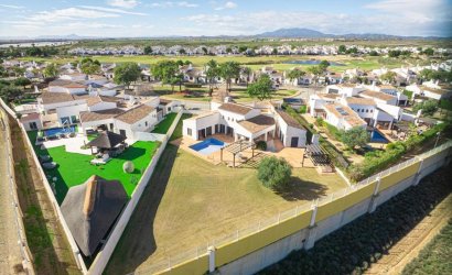 Herverkoop - Villa -
El Valle Golf Resort