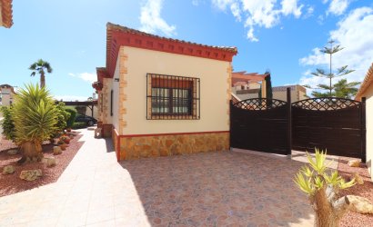 Herverkoop - Villa -
Formentera del Segura - Euroroda